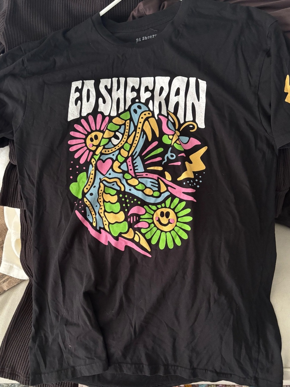 Ed Sheeran 
Mathematics Tour
Psychedelic Snake T-Shirt XL